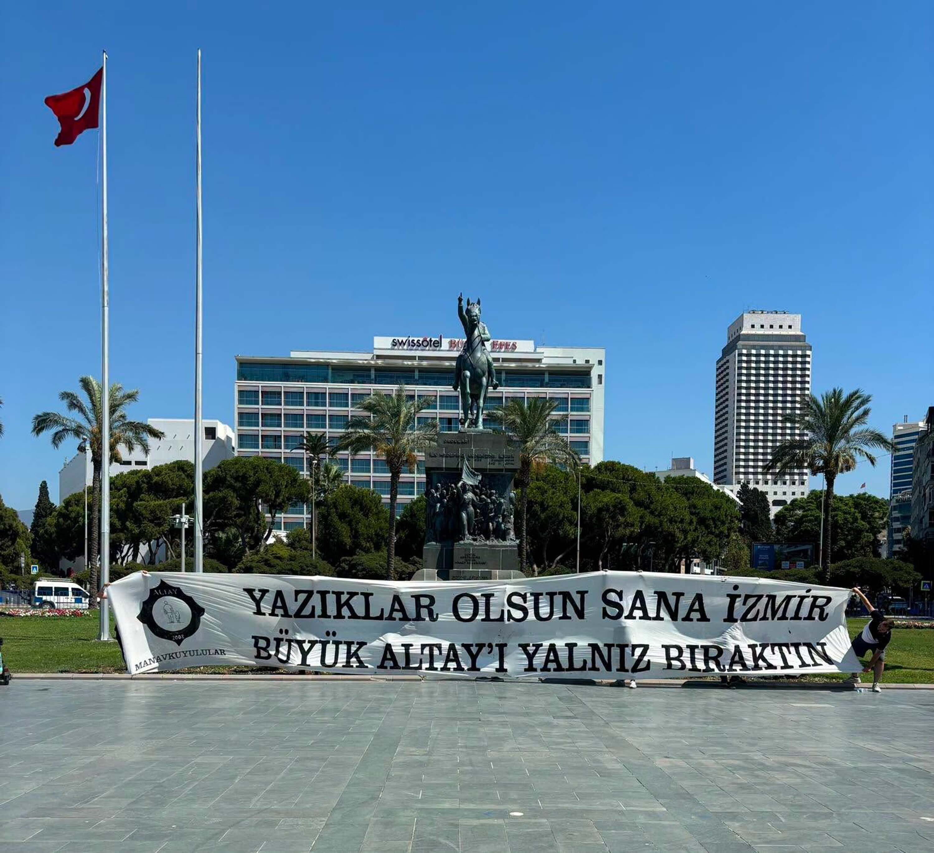 Altayin Pankarti Meydanlarda 1441084 428515 (1)