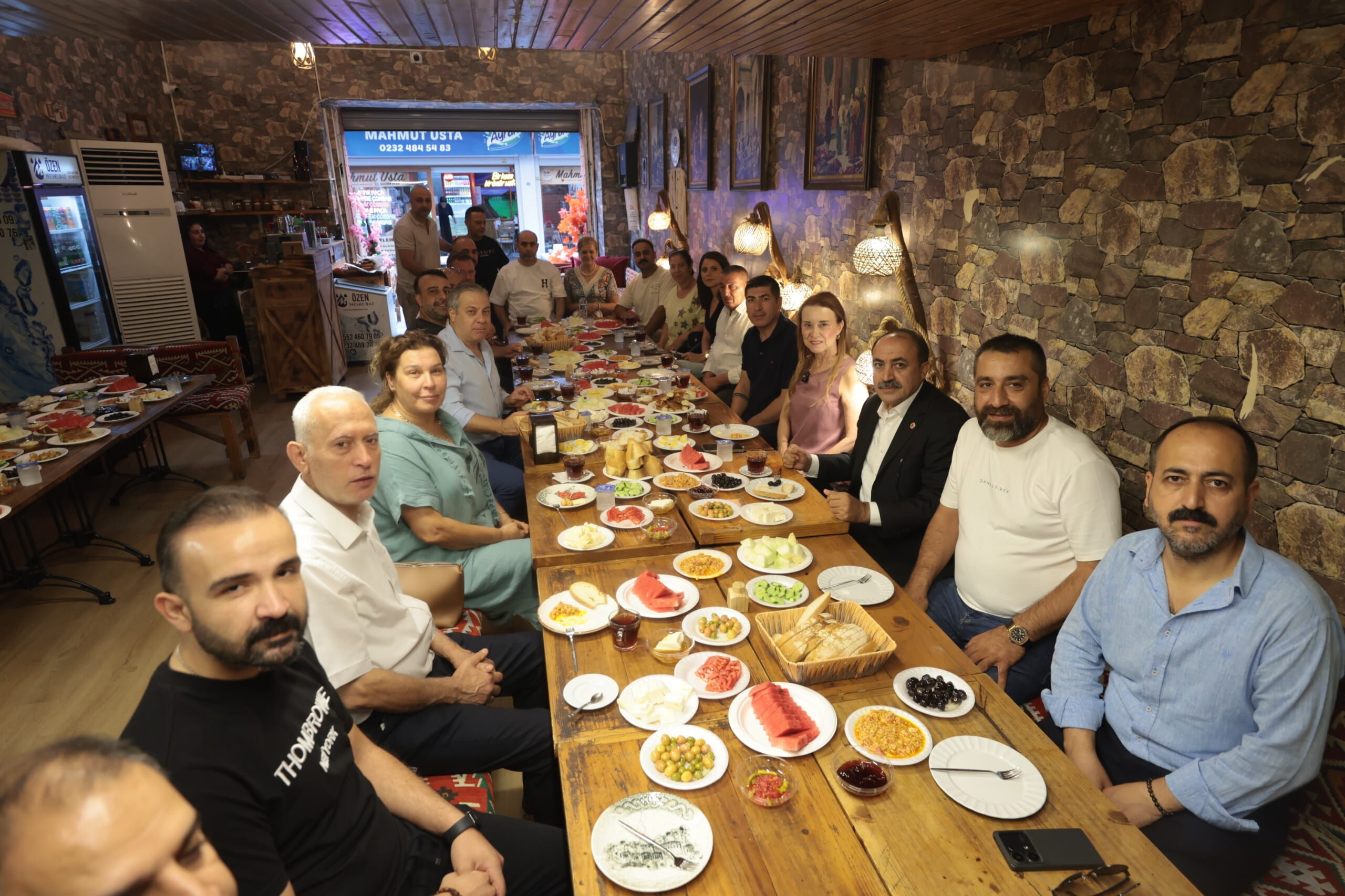Başkan Mutlu, Tarihi Çarşı’da Esnafla Buluştu “Kemeraltı, En Büyük Zenginliğimiz” (1)