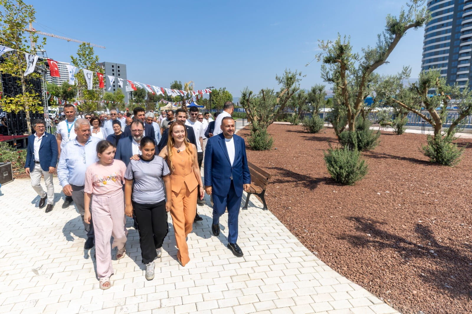 Konak 6 Bin Metrekarelik Yeni Parkına Kavuştu (2)