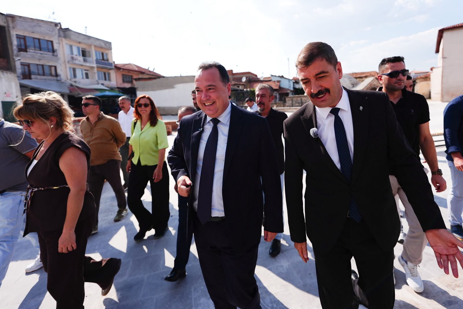 Kula’nın Tarihi Merkezine Yeni Meydan Başkan Dutlulu Çalışmaları İnceledi (4)