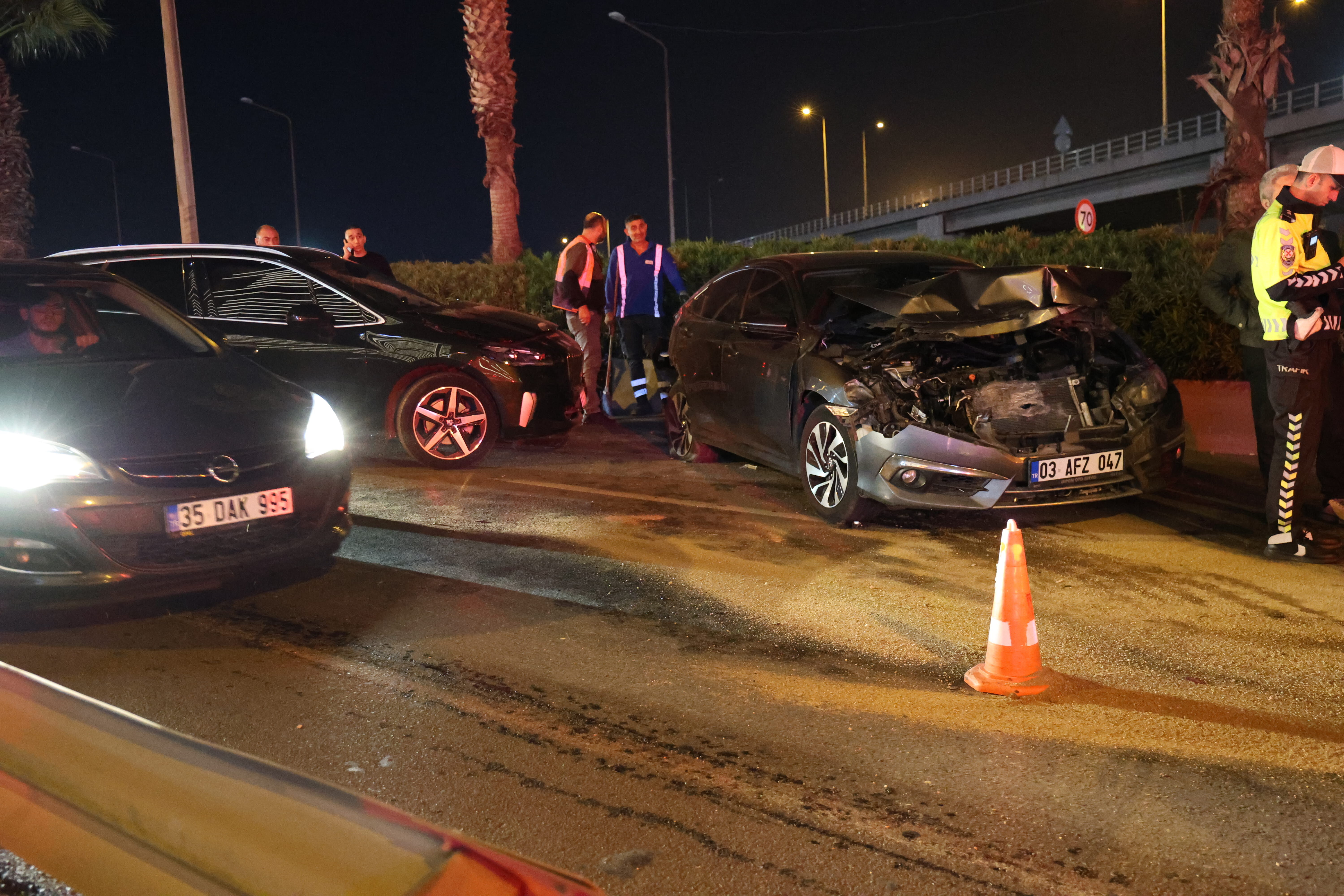 Izmir’de 7 Otomobil 1 Motosikletin Kari 1538030 457709 (1)
