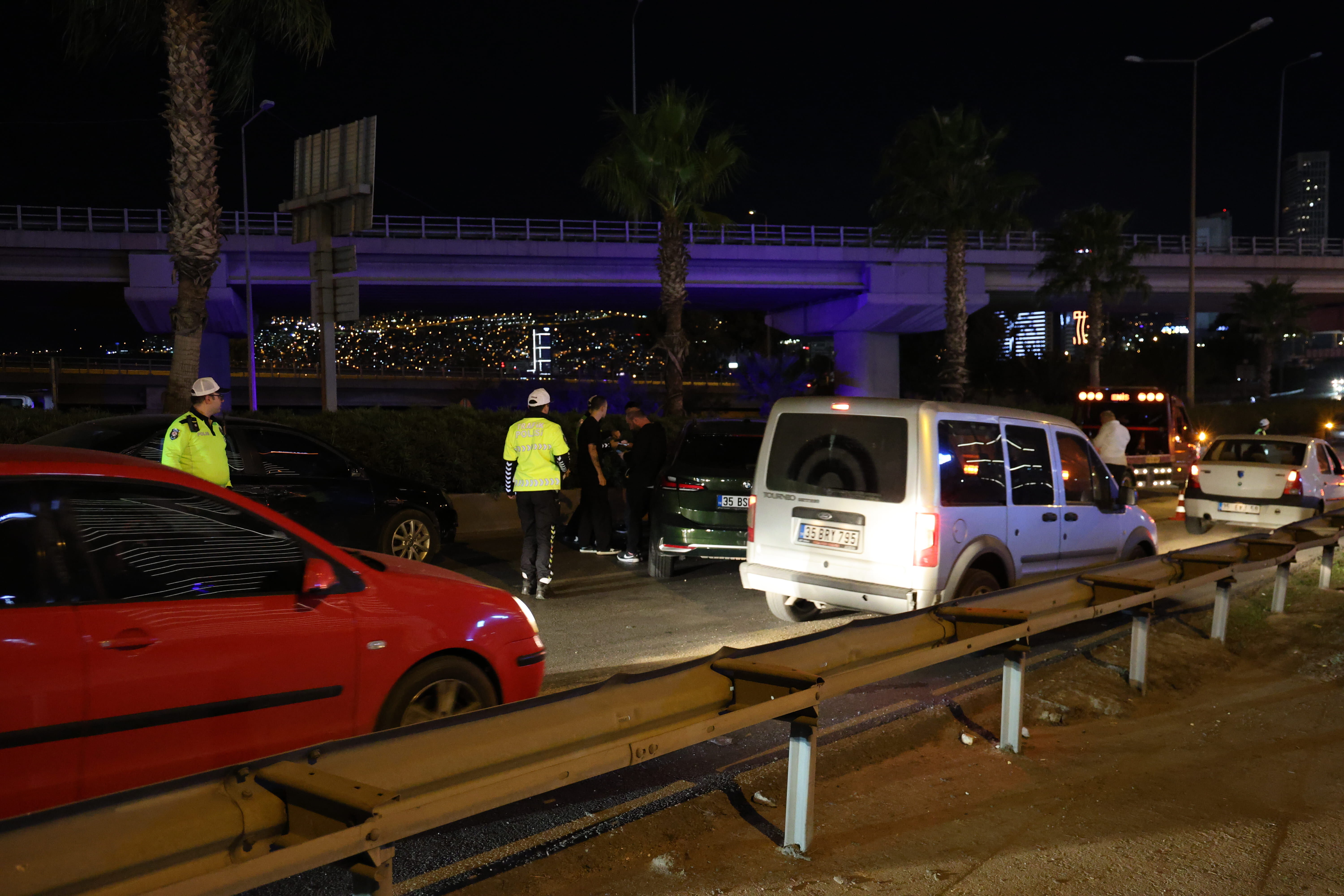 Izmir’de 7 Otomobil 1 Motosikletin Kari 1538034 457709 (1)