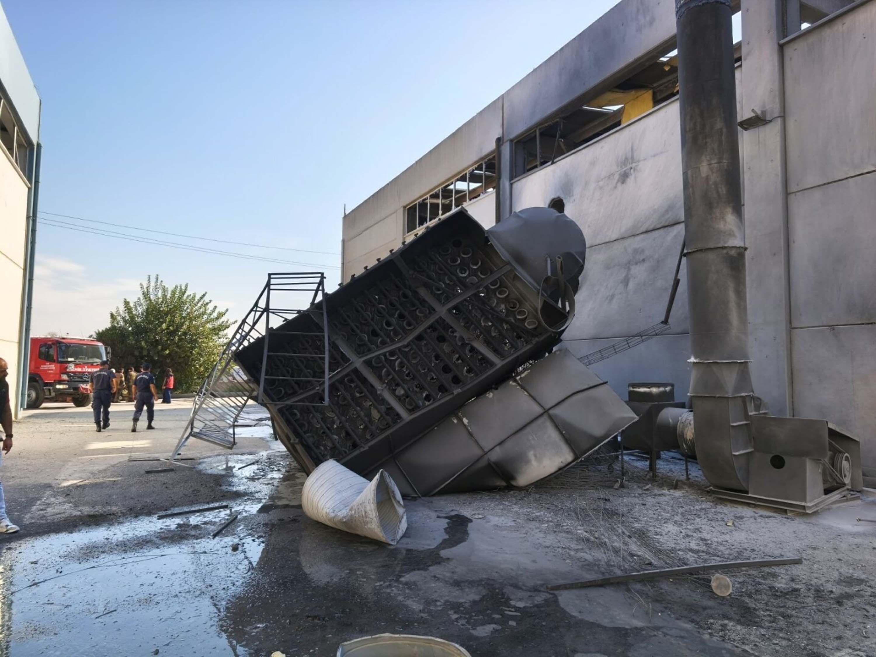 Izmirde Fabrikadaki Patlamada Yaralilar 1535023 456810 (1)