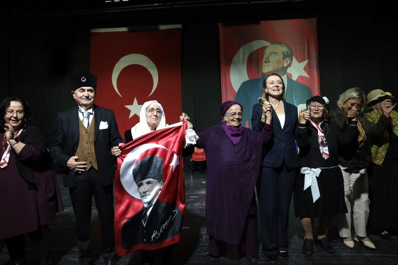 Konak’ın Çınarlarından Unutulmaz Cumhuriyet Gösterisi (1)