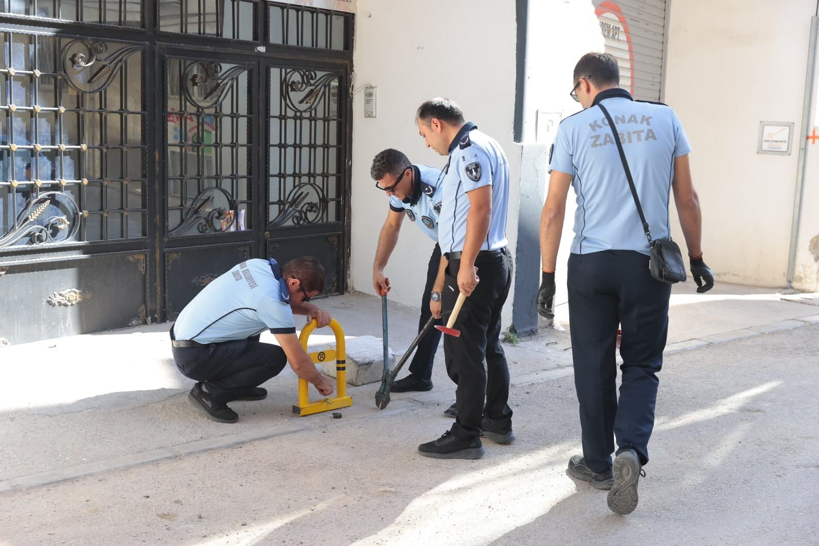 Konak’ta Kaldırım Ve Yol Işgallerine Geçit Yok (2)