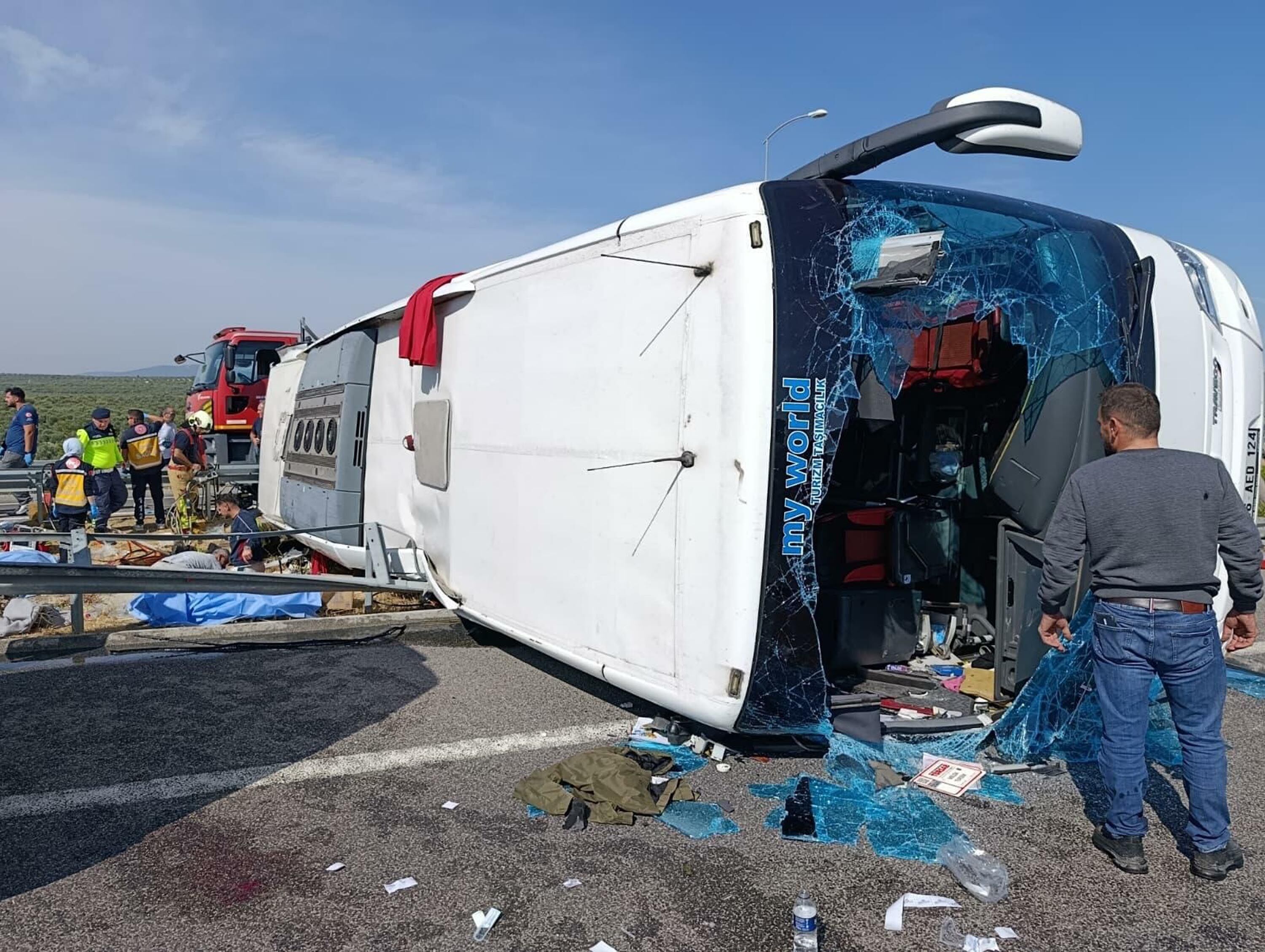 Manisada Tur Otobusu Devrildi Cok Sayi 1548893 460930 (1)